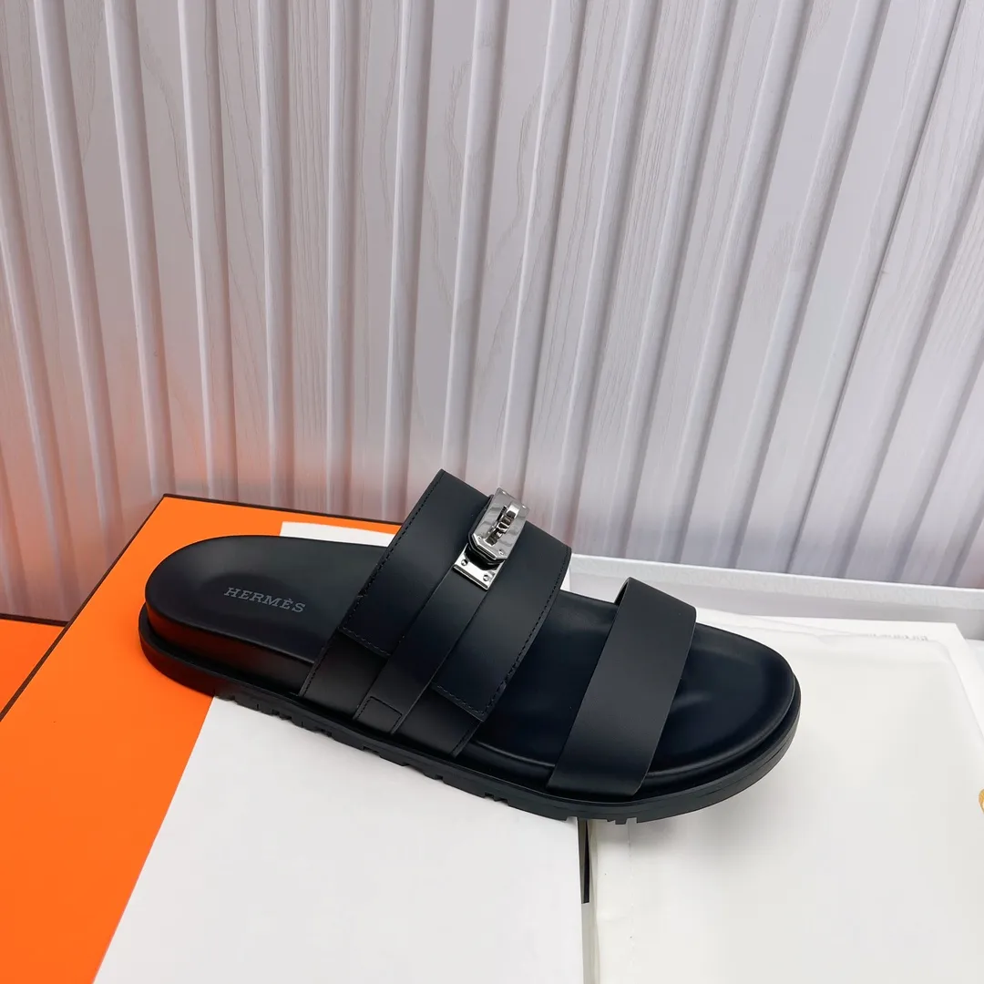 👟👟Ex-factory price 480👟👟 High version of Hermes 🐎The extremely popular couple's second uncle slippers/the latest snake print sandals and slippers, paired with various colorful socks, so trendy!  ———————— Upper: imported cowhide/Lining: imported cowhide Outsole: Tpu non-slip and wear-resistant outsole Female 36-46.